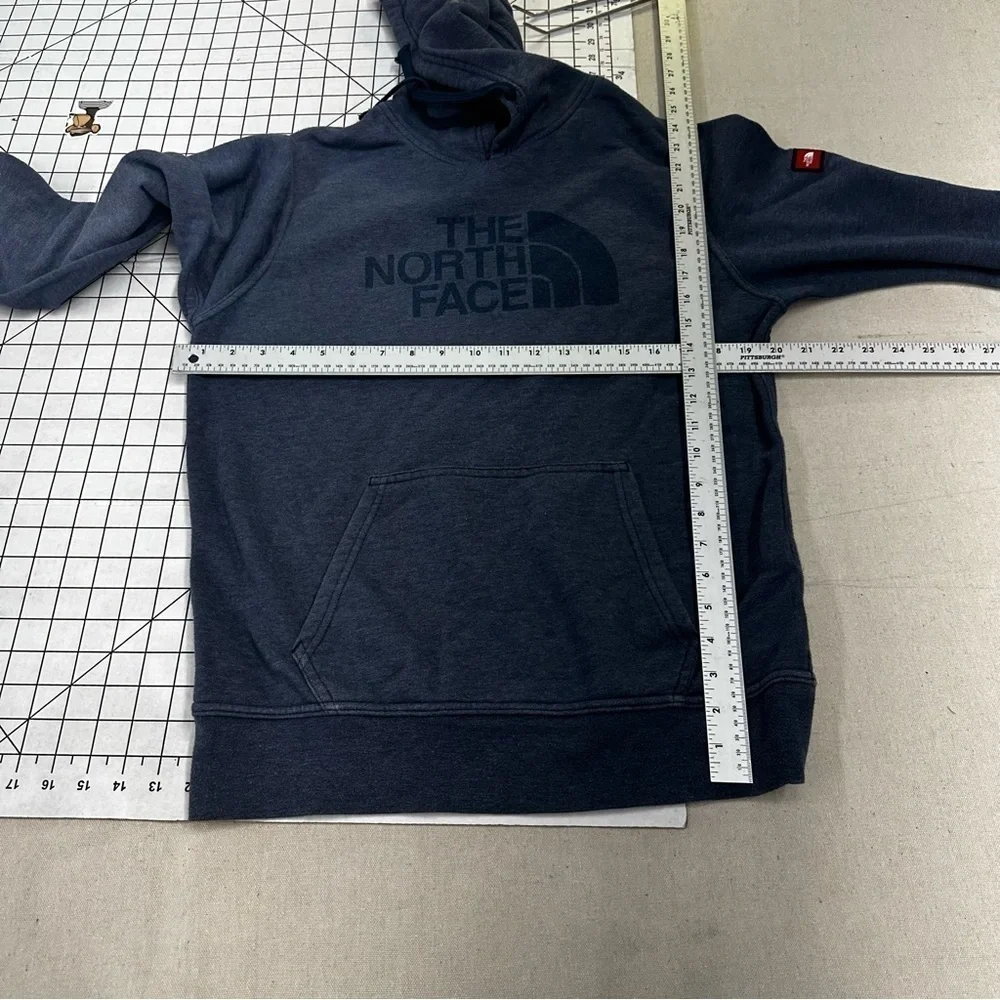 The North Face sz small pullover hoodie A42